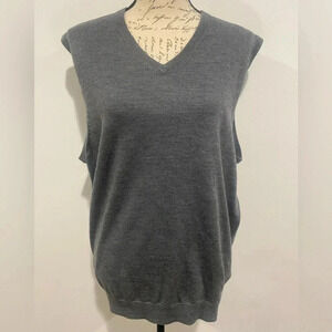 Jos. A. Bank Traveler Merino Wool Vest Sweater 100% Merino Wool size LARGE Gray